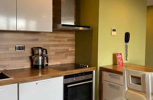 Gayrettepe Apartment | Chic hotel suite with AC, WiFi in enchanting Istanbul