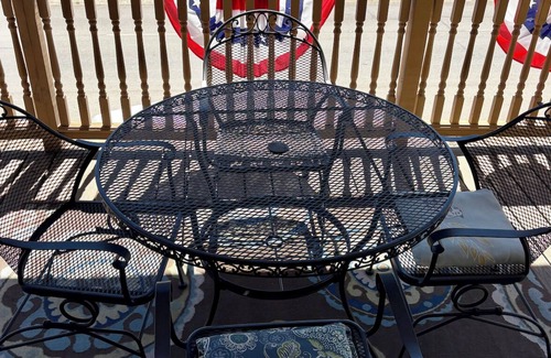 Mason Hotel | Chic hotel with balcony with WiFi in charming downtown Mason, prime location