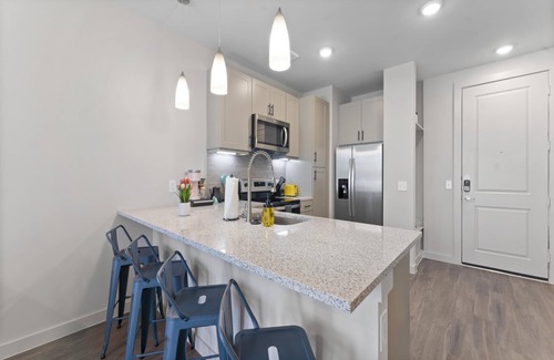 Windsor Park Apartment | Chic King Bed 1BR Suite 5 Min to DT