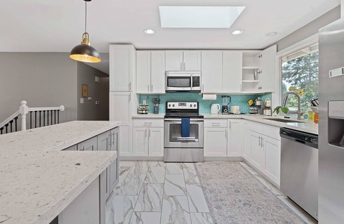 Inglewood-Finn Hill House | Chic Kirkland Home Overlooking Windsor Vista Park