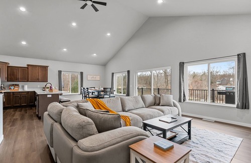 Pine River House | Chic Lakefront Escape- Hot Tub, Pier, & Kayaks