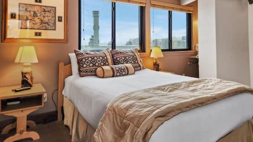 Lakeside Village House | Chic Lakeside 1BR 4-Min to Keystone Resort