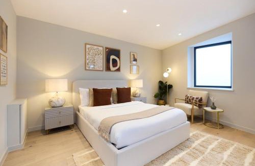 Kensal Green Apartment | Chic London Living Upscale 2BR Home with Style