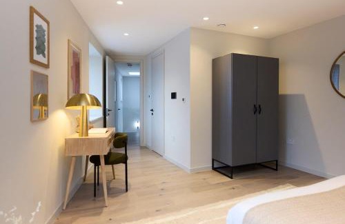 Kensal Green Apartment | Chic London Living Upscale 2BR Home with Style