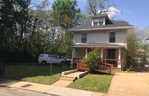 Memphis House | Chic Midtown 6BR Main house and 3BR Cottage