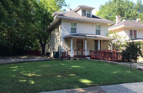 Memphis House | Chic Midtown 6BR Main house and 3BR Cottage