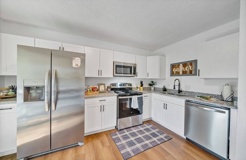 West Columbia House | Chic & Modern 2BD Near CAE