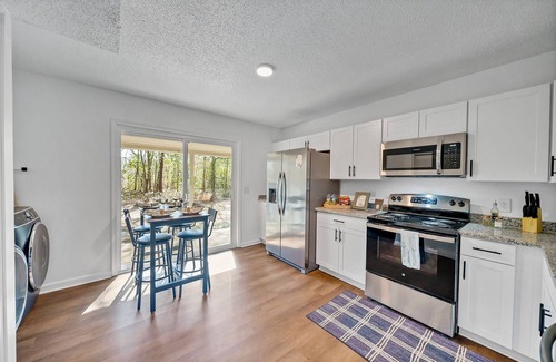 West Columbia House | Chic & Modern 2BD Near CAE