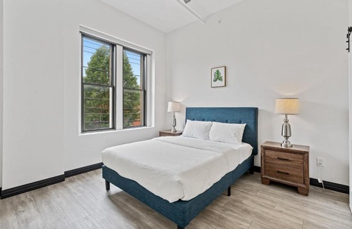 South Side Flats Apartment | Chic Modern 2BR Apartment in Carson by Stay Gia