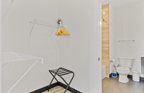 South Side Flats Apartment | Chic Modern 2BR Apartment in Carson by Stay Gia
