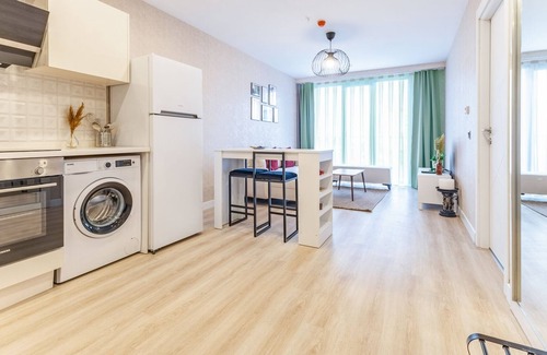 Umraniye Apartment | Chic, Modern and Ample Flat near Finance City