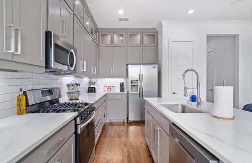 Cedar Crest House | Chic Modern New Build - Great For Large Families
