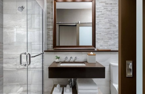 Rossland Hotel | Chic Mountain Retreat with Stunning Views and Luxury Amenities