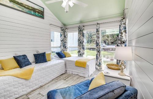 Murrells Inlet House | Chic Murrells Inlet Getaway about 2 Mi to Marsh Walk!