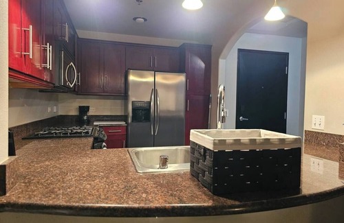 Las Vegas Apartment | "Chic Oasis 5 Min to The Strip"