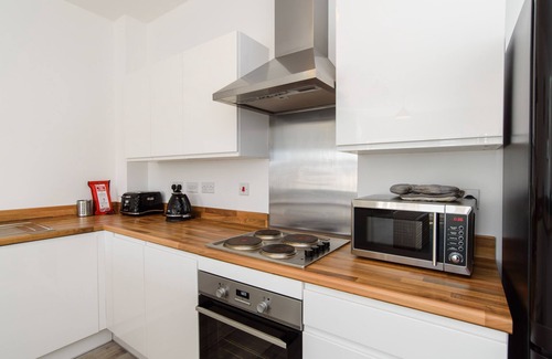 Newport Apartment | Chic Riverside Apartment with City Views in Central Newport