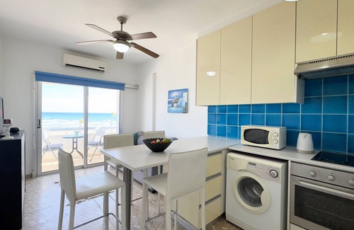 Larnaca City Centre Apartment | Chic Sea View apartment with WiFi and AC in Larnaca Centre