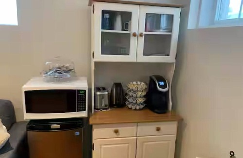 Laval Apartment | Chic Spacious Basement Pool WellServed No Kitchen