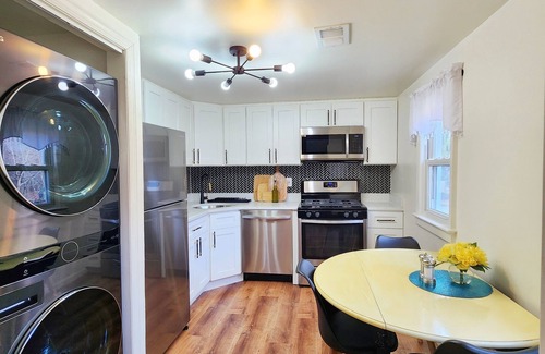 West Orange Apartment | Chic, Spacious Pet Friendly Apt Near Attractions/Food/EWR/NYC