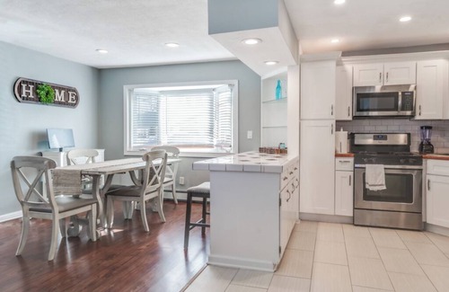 Amityville Apartment | Chic Studio Apartment, with WiFi in welcoming Amityville