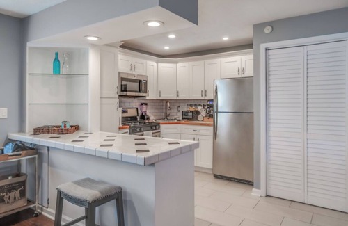 Amityville Apartment | Chic Studio Apartment, with WiFi in welcoming Amityville