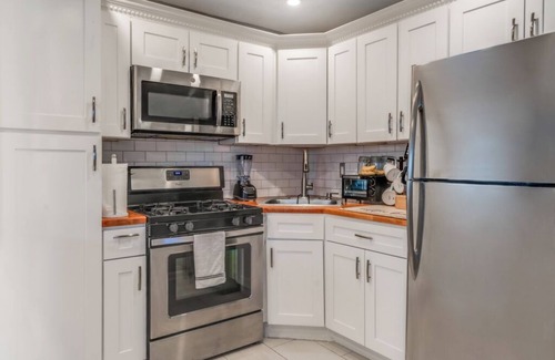 Amityville Apartment | Chic Studio Apartment, with WiFi in welcoming Amityville