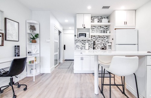 Wesley Chapel Condo | Chic Studio Condo w/Murphy Bed | Desk | Kitchenette & Golf Views – Perfect for Work & Relaxation!