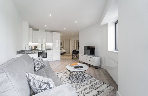 Barnt Green Apartment | Chic Studio in Solihull Centre, NEC