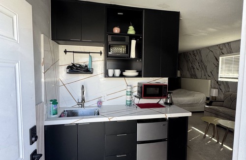 Charleston Preservation Apartment | Chic studio with AC and WiFi in enchanting Las Vegas