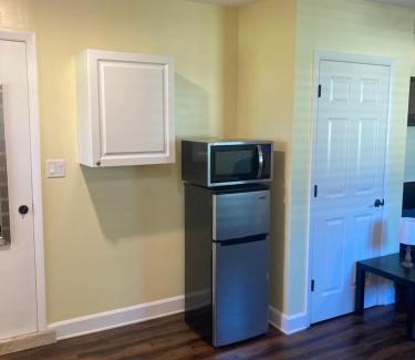 Ridge Wood Heights House | Chic studio with WI FI and AC