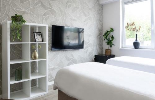 Raamsdonksveer Apartment | Chic Suite W Bathroom & Kitchen