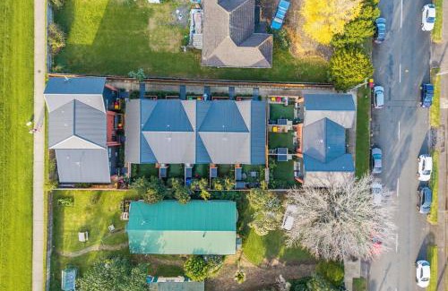 Te Atatu Peninsula House | Chic Te Atatū Gem - Modern 2BR Townhouse