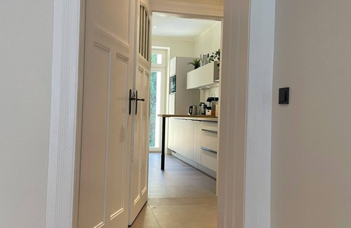 Neulindenau Apartment | Chic terrace apartment with private parking space Box spring bed TV WLAN in Leipzig