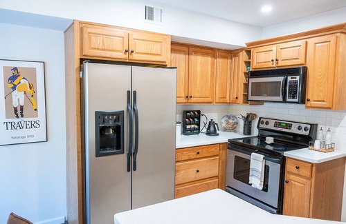 Ballston Spa House | Chic Townhouse Near SPAC, Restaurants, 3 bedrooms, King Beds, Pet Friendly