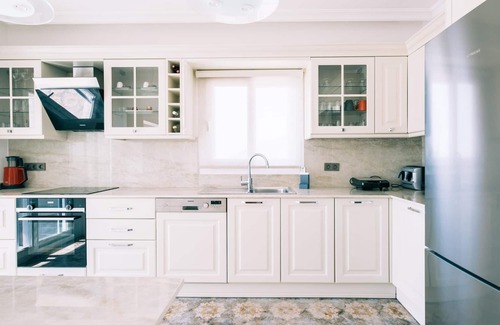 Gundogan Villa | Chic Villa w Patio Pool 3 min to Beach in Bodrum