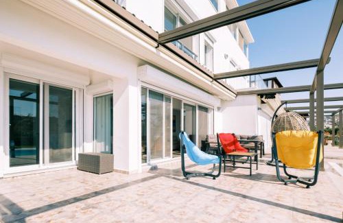 Gundogan Villa | Chic Villa w Patio Pool 3 min to Beach in Bodrum