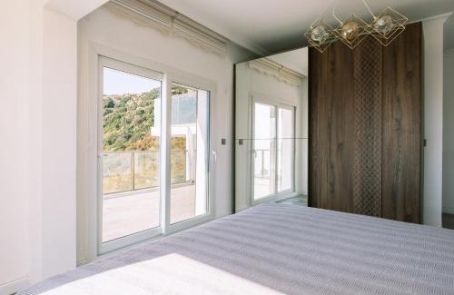 Gundogan Villa | Chic Villa w Patio Pool 3 min to Beach in Bodrum