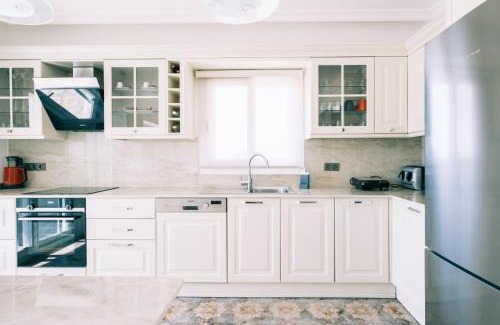 Gundogan Villa | Chic Villa w Patio Pool 3 min to Beach in Bodrum
