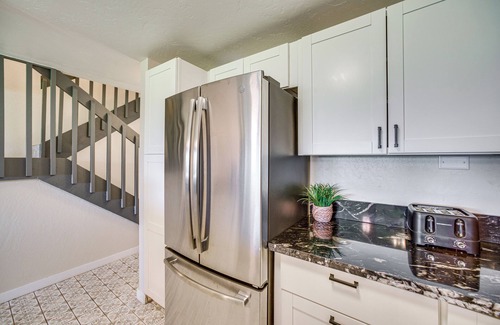 Waikoloa Apartment | Chic Waikoloa Condo w/Lanai + Complex Pools!