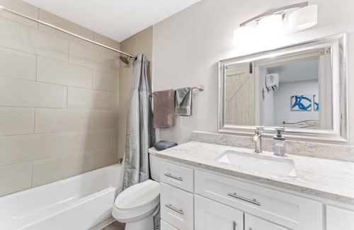 Highland Apartment | Chic West Downtown studio w/washer&dryer
