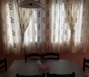 Mbrostar-Urë Hotel | Chicago hotel