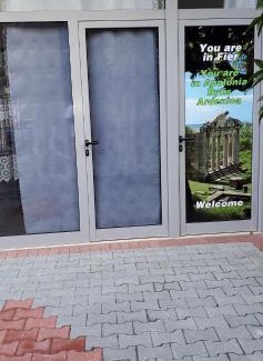 Mbrostar-Urë Hotel | Chicago hotel