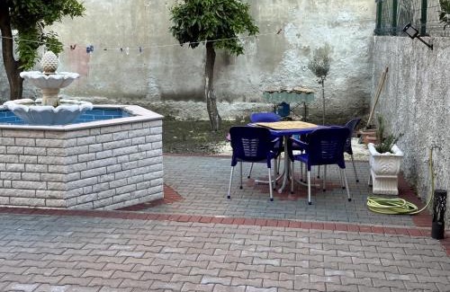 Mbrostar-Urë Hotel | Chicago hotel