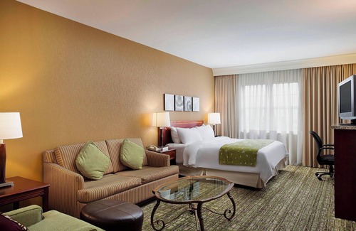 Clearing Hotel | Chicago Marriott Midway