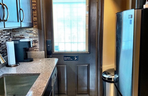 Old Town Triangle Condo | Chicago’s BEST location… Lincoln Park, Lake Michigan, Wrigley Field, and more!