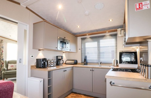 Chichester Cottage | CHICHESTER LAKESIDE HOLIDAY PARK, pet friendly in Chichester