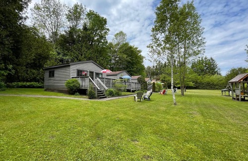 Hope Bay Cottage | Chickadee-Cedar Garden Cozy Cottage #3