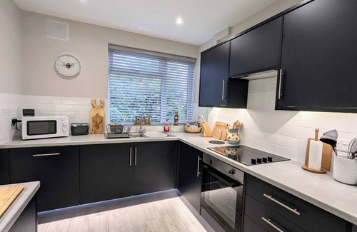 Edwinstowe House | Child-friendly 3-bed house in Sherwood Forest, Edwinstowe with WiFi & Parking