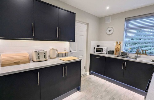 Edwinstowe House | Child-friendly 3-bed house in Sherwood Forest, Edwinstowe with WiFi & Parking
