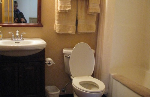 Lutak Hotel | Chilkoot Haven in Haines, room #1, right on the Chilkoot River, Bear viewing